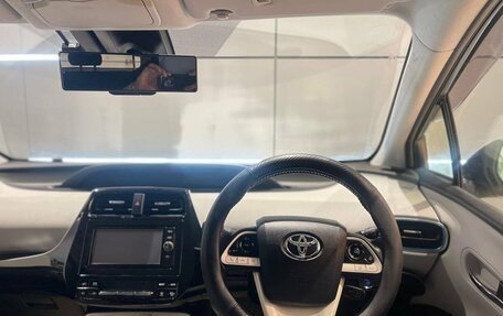 Toyota Prius IV XW50, 2018 год, 1 670 000 рублей, 14 фотография