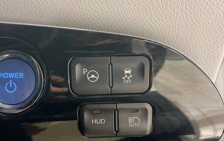 Toyota Prius IV XW50, 2018 год, 1 670 000 рублей, 18 фотография