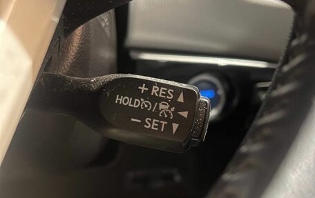 Toyota Prius IV XW50, 2018 год, 1 670 000 рублей, 22 фотография