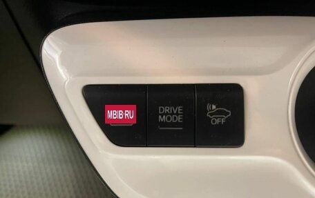 Toyota Prius IV XW50, 2018 год, 1 670 000 рублей, 17 фотография