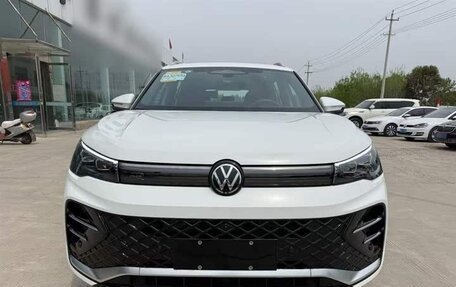 Volkswagen Tiguan, 2025 год, 4 200 100 рублей, 2 фотография