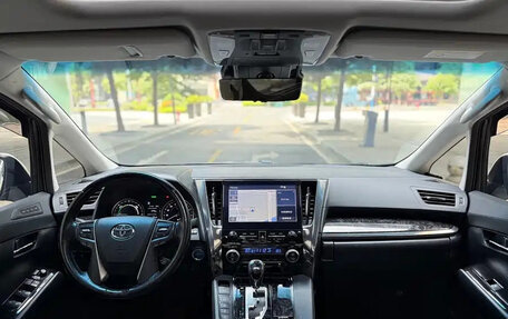 Toyota Vellfire II, 2021 год, 7 300 000 рублей, 9 фотография