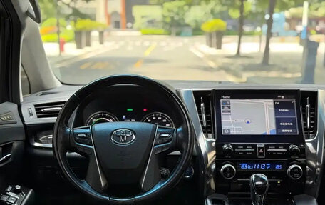 Toyota Vellfire II, 2021 год, 7 300 000 рублей, 12 фотография