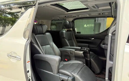 Toyota Vellfire II, 2021 год, 7 300 000 рублей, 18 фотография