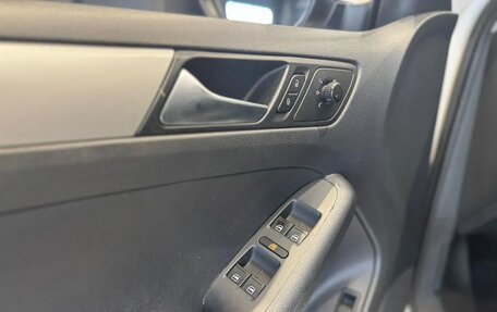 Volkswagen Jetta VI, 2011 год, 800 000 рублей, 13 фотография