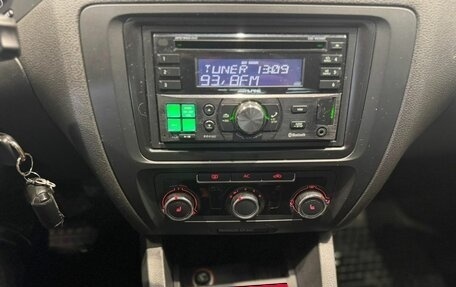 Volkswagen Jetta VI, 2011 год, 800 000 рублей, 10 фотография
