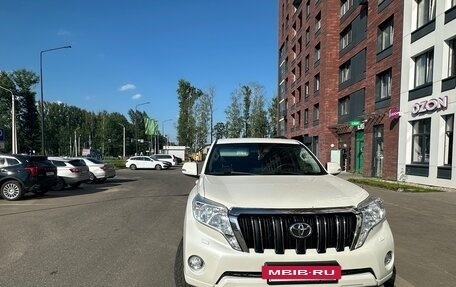 Toyota Land Cruiser Prado 150 рестайлинг 2, 2015 год, 3 299 000 рублей, 6 фотография