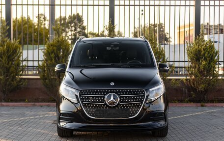 Mercedes-Benz V-Класс, 2024 год, 11 749 999 рублей, 2 фотография