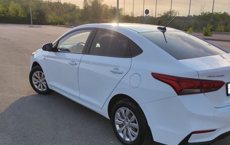 Hyundai Solaris II рестайлинг, 2018 год, 850 000 рублей, 3 фотография