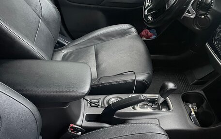 Mitsubishi Outlander III рестайлинг 3, 2015 год, 2 150 000 рублей, 13 фотография