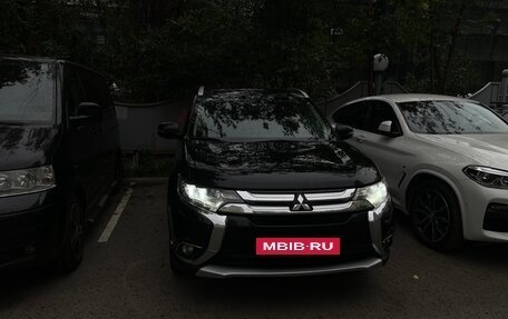 Mitsubishi Outlander III рестайлинг 3, 2015 год, 2 150 000 рублей, 5 фотография