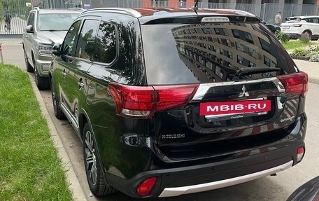 Mitsubishi Outlander III рестайлинг 3, 2015 год, 2 150 000 рублей, 12 фотография