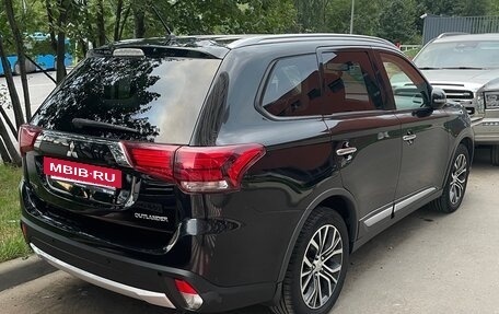 Mitsubishi Outlander III рестайлинг 3, 2015 год, 2 150 000 рублей, 8 фотография