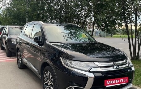 Mitsubishi Outlander III рестайлинг 3, 2015 год, 2 150 000 рублей, 9 фотография
