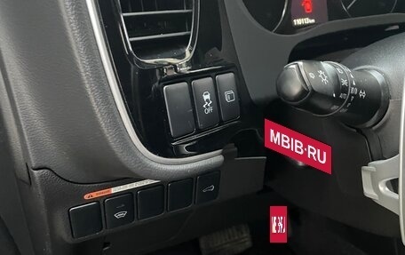 Mitsubishi Outlander III рестайлинг 3, 2015 год, 2 150 000 рублей, 17 фотография