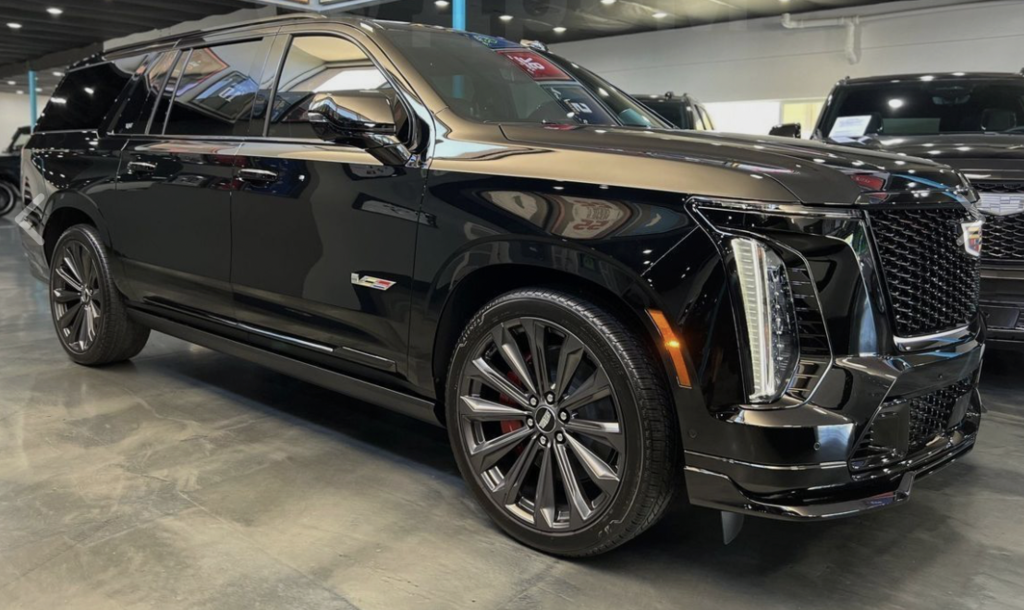 Cadillac Escalade V, 2025 год, 33 000 000 рублей, 1 фотография