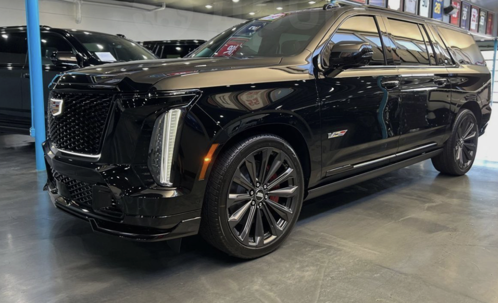 Cadillac Escalade V, 2025 год, 33 000 000 рублей, 2 фотография