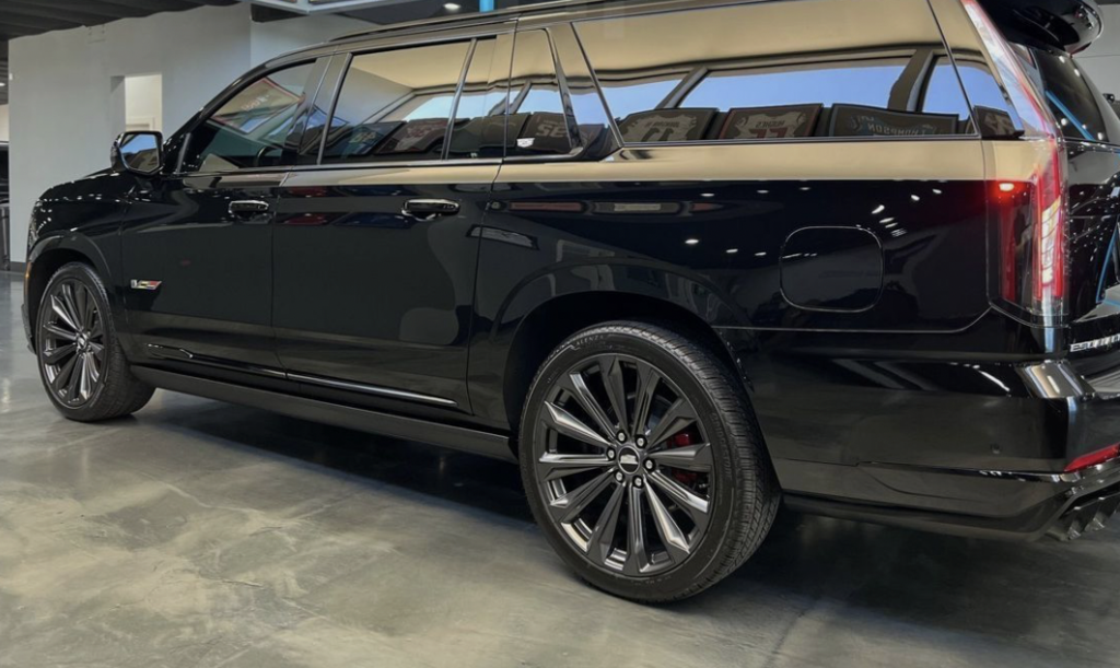 Cadillac Escalade V, 2025 год, 33 000 000 рублей, 5 фотография
