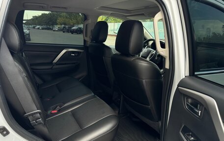 Mitsubishi Montero Sport, 2021 год, 3 700 000 рублей, 6 фотография