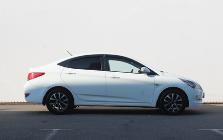 Hyundai Solaris II рестайлинг, 2015 год, 1 050 000 рублей, 3 фотография