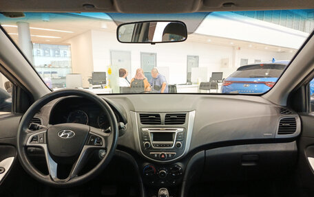 Hyundai Solaris II рестайлинг, 2015 год, 996 000 рублей, 17 фотография