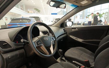 Hyundai Solaris II рестайлинг, 2015 год, 996 000 рублей, 20 фотография
