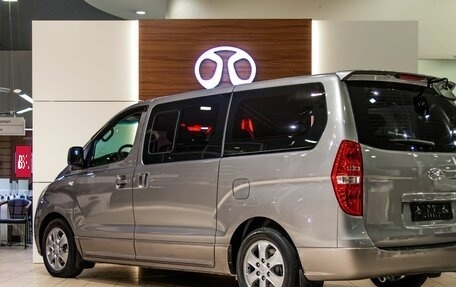 Hyundai Grand Starex Grand Starex I рестайлинг 2, 2013 год, 1 695 000 рублей, 4 фотография