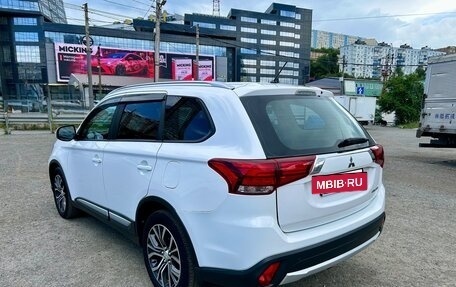 Mitsubishi Outlander III рестайлинг 3, 2016 год, 2 500 000 рублей, 5 фотография