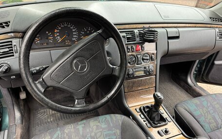 Mercedes-Benz E-Класс, 1999 год, 470 000 рублей, 3 фотография