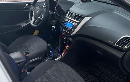 Hyundai Solaris II рестайлинг, 2015 год, 930 000 рублей, 16 фотография
