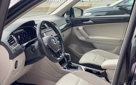 Volkswagen Tiguan II, 2018 год, 3 250 000 рублей, 6 фотография