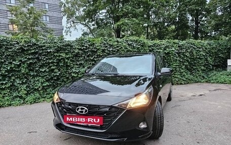 Hyundai Solaris II рестайлинг, 2022 год, 1 900 000 рублей, 5 фотография