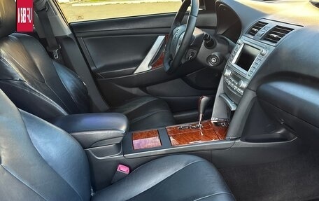 Toyota Camry, 2011 год, 1 350 000 рублей, 24 фотография