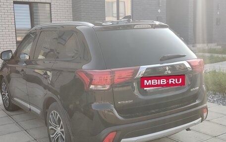 Mitsubishi Outlander III рестайлинг 3, 2018 год, 1 490 000 рублей, 7 фотография