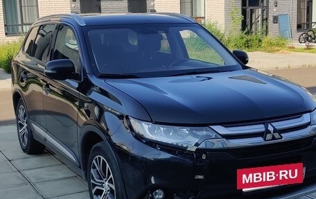 Mitsubishi Outlander III рестайлинг 3, 2018 год, 1 490 000 рублей, 8 фотография