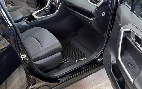 Toyota RAV4, 2021 год, 3 040 000 рублей, 9 фотография