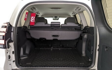 Toyota Land Cruiser Prado 150 рестайлинг 2, 2021 год, 6 400 000 рублей, 10 фотография