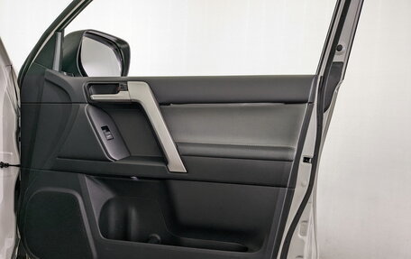 Toyota Land Cruiser Prado 150 рестайлинг 2, 2021 год, 6 400 000 рублей, 25 фотография