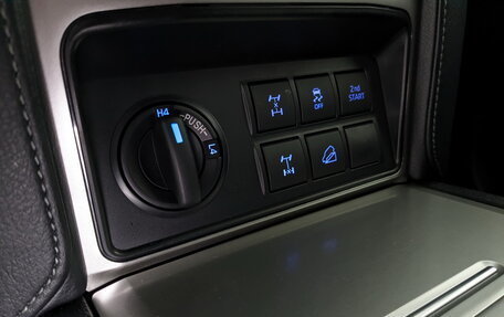 Toyota Land Cruiser Prado 150 рестайлинг 2, 2021 год, 6 400 000 рублей, 27 фотография