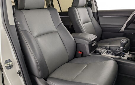 Toyota Land Cruiser Prado 150 рестайлинг 2, 2021 год, 6 400 000 рублей, 24 фотография