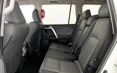 Toyota Land Cruiser Prado 150 рестайлинг 2, 2021 год, 6 400 000 рублей, 12 фотография