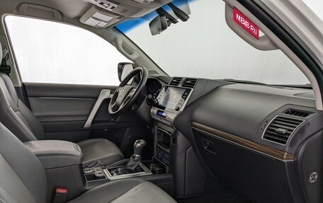 Toyota Land Cruiser Prado 150 рестайлинг 2, 2021 год, 6 400 000 рублей, 11 фотография