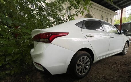 Hyundai Solaris II рестайлинг, 2017 год, 699 999 рублей, 3 фотография