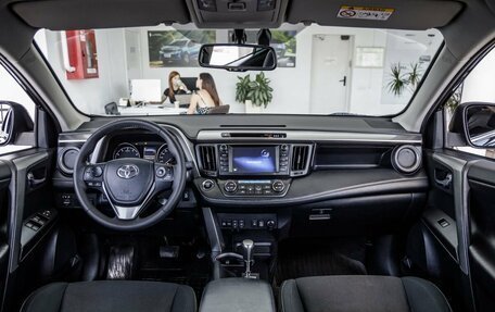 Toyota RAV4, 2018 год, 2 498 000 рублей, 13 фотография