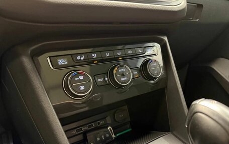 Volkswagen Tiguan II, 2018 год, 2 400 000 рублей, 8 фотография