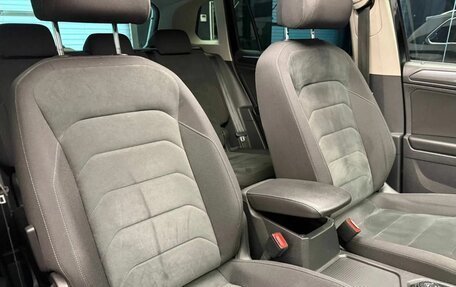 Volkswagen Tiguan II, 2018 год, 2 400 000 рублей, 10 фотография