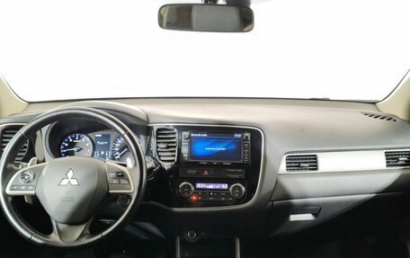 Mitsubishi Outlander III рестайлинг 3, 2014 год, 1 280 000 рублей, 10 фотография