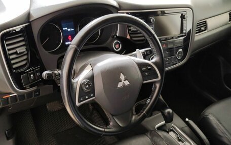 Mitsubishi Outlander III рестайлинг 3, 2014 год, 1 280 000 рублей, 12 фотография