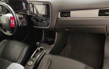 Mitsubishi Outlander III рестайлинг 3, 2014 год, 1 280 000 рублей, 14 фотография