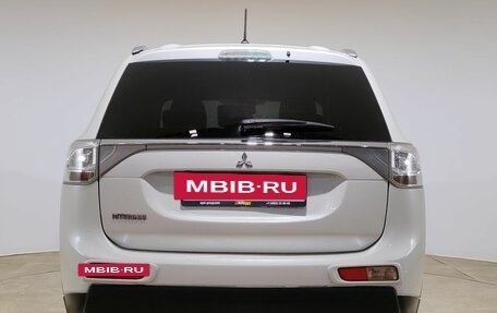 Mitsubishi Outlander III рестайлинг 3, 2014 год, 1 280 000 рублей, 6 фотография